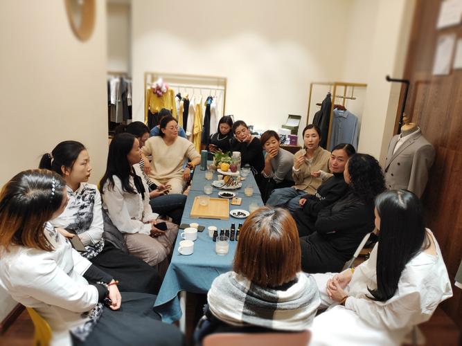 薛丹青,公司經營范圍包括:企業信息咨詢服務;企業形象策劃